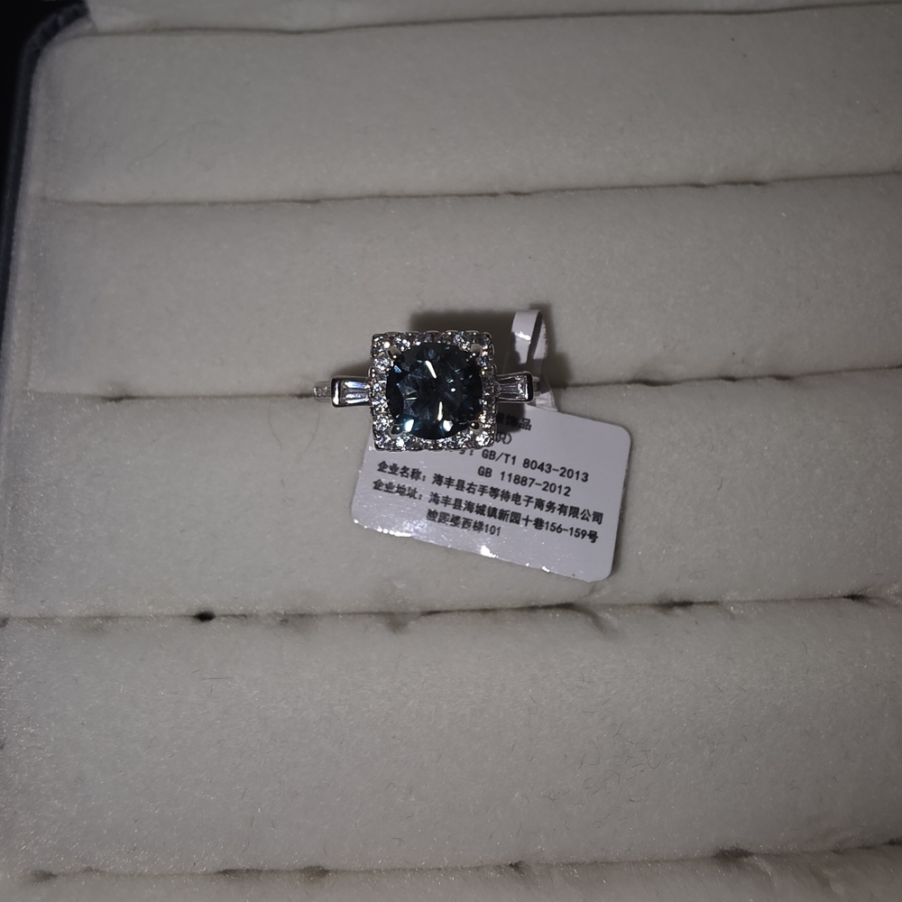Elegant Silver and Blue Stone Ring - Picture 4 of 5